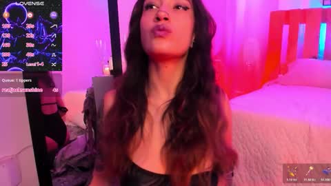 Snapshot of violet_jonesss chatting on 11.11.25 Violet Jones online show from 11.11.25