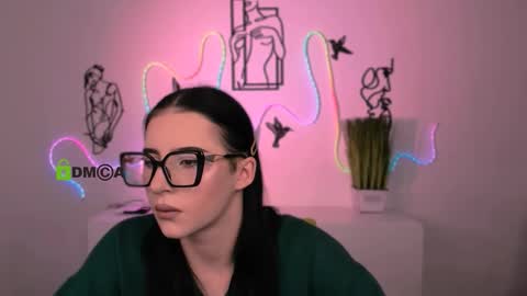 Snapshot of violet_moxi chatting on 12.16.25 violet_moxi online show from 12.16.25