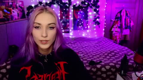 Snapshot of violet_noir_ chatting on 01.27.25 Deya online show from 01.27.25