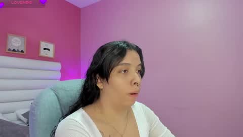 Snapshot of violet_sinclair chatting on 07.17.26 violet_sinclair online show from 07.17.26