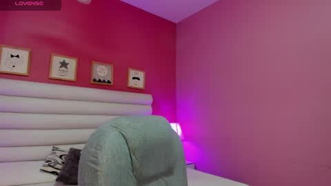 Snapshot of violet_sinclair chatting on 07.23.26 violet_sinclair online show from 07.23.26