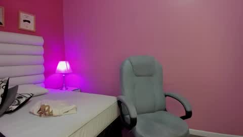 Snapshot of violet_sinclair chatting on 07.24.26 violet_sinclair online show from 07.24.26