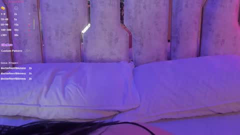 Snapshot of violet_sm chatting on 10.18.25 violet_sm online show from 10.18.25