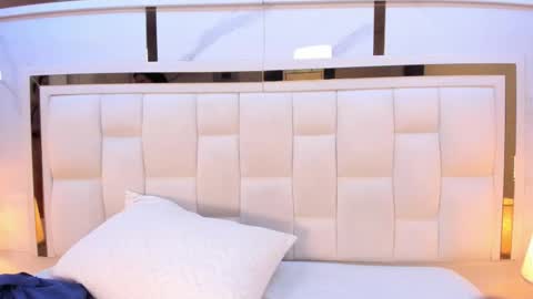 Snapshot of violet_sm chatting on 11.24.25 violet_sm online show from 11.24.25