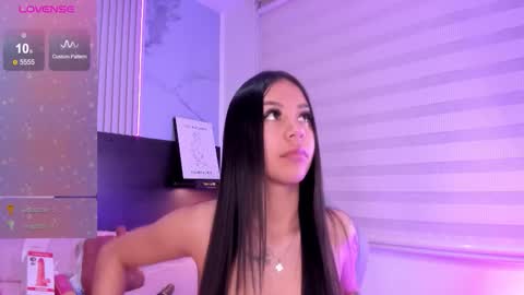 Snapshot of violet_spencer chatting on 03.05.26 Violeta online show from 03.05.26