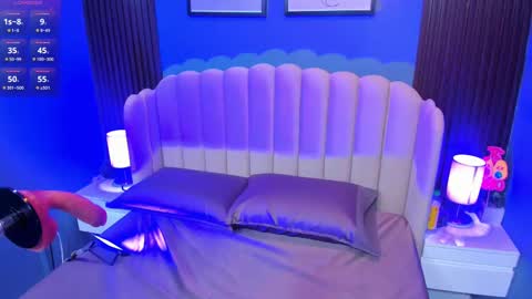 Snapshot of violet_throat chatting on 11.08.25 violet_throat online show from 11.08.25