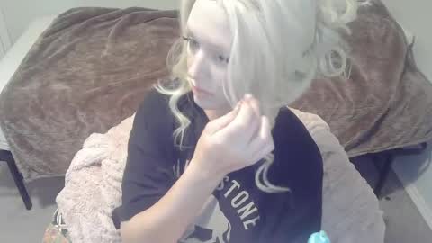 Snapshot of violet_winter97 chatting on 12.02.24 violet_winter97 online show from 12.02.24