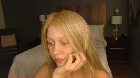 Snapshot of violet_winter97 chatting on 03.28.26 violet_winter97 online show from 03.28.26