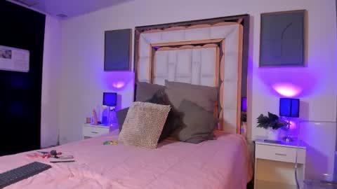 Snapshot of violeta_dh chatting on 11.01.25 Violeta online show from 11.01.25