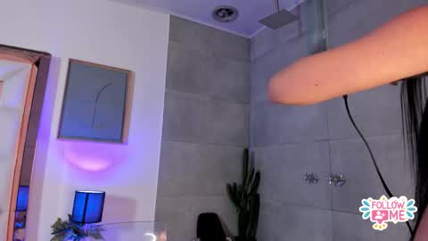 Snapshot of violeta_dh chatting on 11.22.25 Violeta online show from 11.22.25