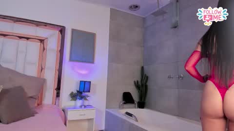 Snapshot of violeta_dh chatting on 11.25.25 Violeta online show from 11.25.25