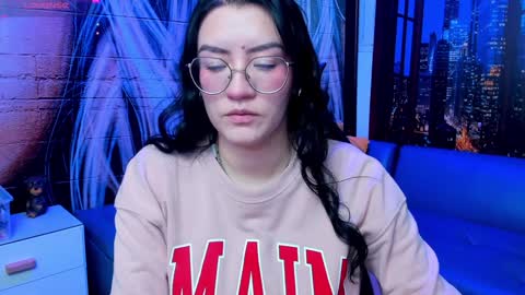 Snapshot of violeta_diazz chatting on 12.29.24     online show from 12.29.24