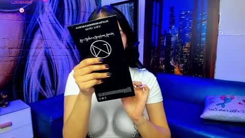 Snapshot of violeta_diazz chatting on 01.22.25     online show from 01.22.25