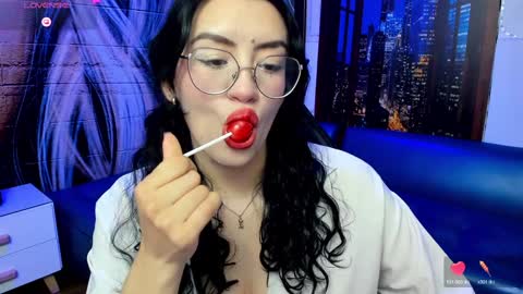 Snapshot of violeta_diazz chatting on 01.23.25     online show from 01.23.25