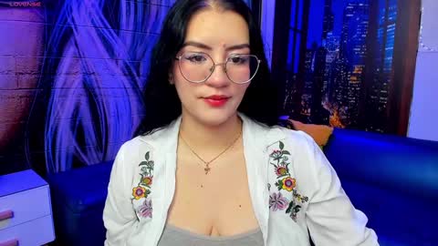 Snapshot of violeta_diazz chatting on 02.08.25     online show from 02.08.25
