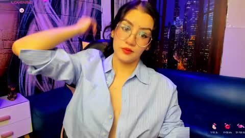 Snapshot of violeta_diazz chatting on 02.11.25     online show from 02.11.25