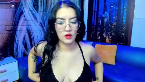 Snapshot of violeta_diazz chatting on 02.14.25     online show from 02.14.25