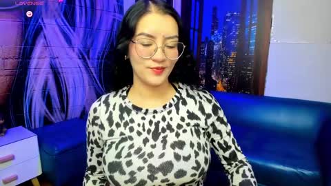 Snapshot of violeta_diazz chatting on 02.19.25     online show from 02.19.25