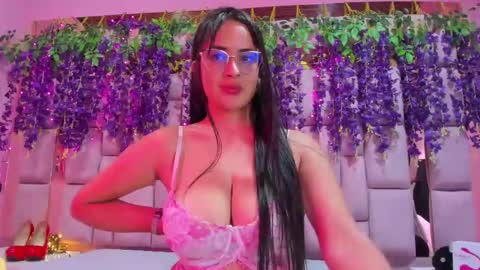 Snapshot of violeta_hard chatting on 01.26.25 Valentina Hard online show from 01.26.25