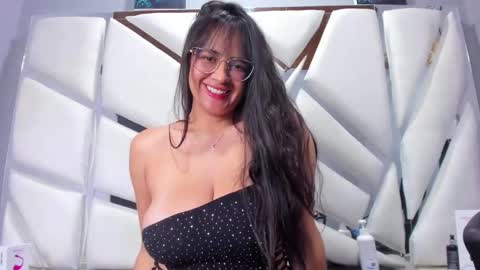 Snapshot of violeta_hard chatting on 03.05.25 Valentina Hard online show from 03.05.25