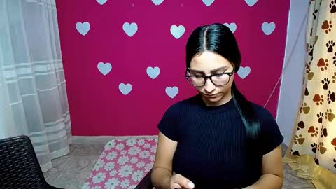 Snapshot of violeta_rouses chatting on 04.15.26 violeta_rouses online show from 04.15.26