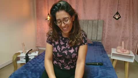 Snapshot of violetascott_ chatting on 02.08.25 VIOLETA online show from 02.08.25