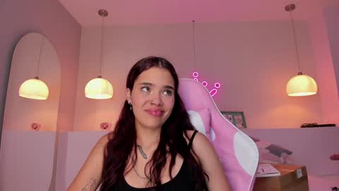 Violeth Hill online show from 01.22.25