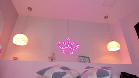 Violeth Hill online show from 01.30.25