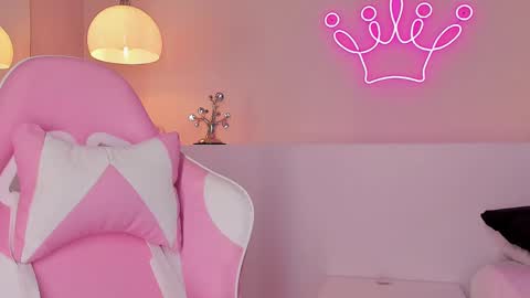 Violeth Hill online show from 02.16.25