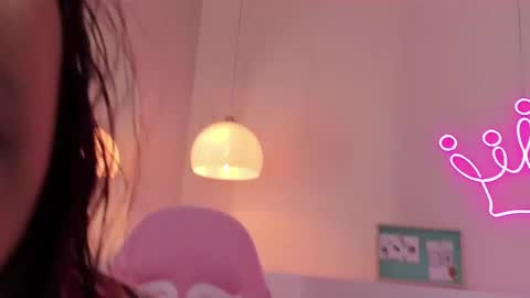 Violeth Hill online show from 02.23.25