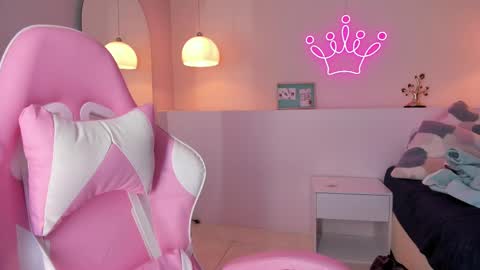 Violeth Hill online show from 02.24.25