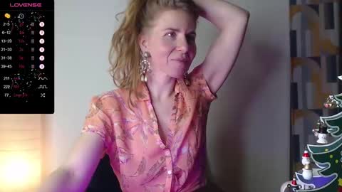 Snapshot of violetplath chatting on 12.15.24 Violet  next stream December 6 online show from 12.15.24