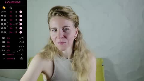 Snapshot of violetplath chatting on 10.05.25 Violet  next stream December 6 online show from 10.05.25