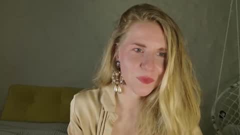 Violet  next stream December 6 online show from 06.14.26
