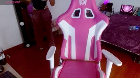 Snapshot of violetqs chatting on 09.10.25 online show from 09.10.25