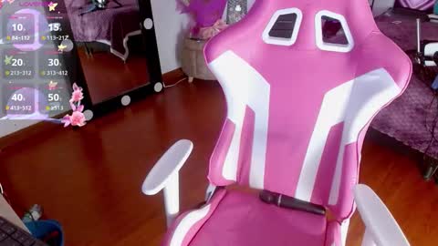 Snapshot of violetqs chatting on 09.26.25 online show from 09.26.25