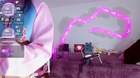 Snapshot of violetqs chatting on 09.27.25 online show from 09.27.25