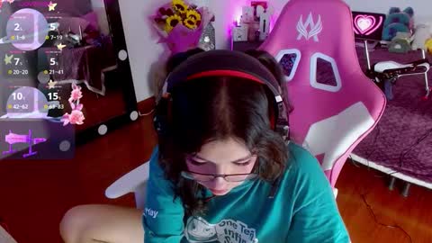 Snapshot of violetqs chatting on 09.27.25 online show from 09.27.25