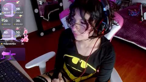 Snapshot of violetqs chatting on 10.01.25 online show from 10.01.25