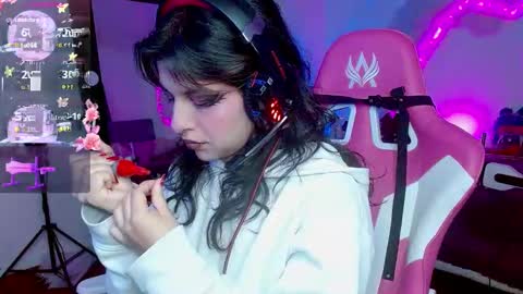 Snapshot of violetqs chatting on 10.14.25 online show from 10.14.25