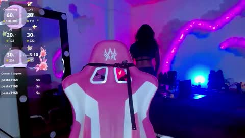 Snapshot of violetqs chatting on 10.21.25 online show from 10.21.25