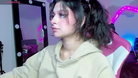 Snapshot of violetqs chatting on 10.23.25 online show from 10.23.25