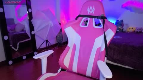 Snapshot of violetqs chatting on 11.13.25 online show from 11.13.25