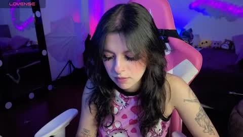 Snapshot of violetqs chatting on 11.22.25 online show from 11.22.25