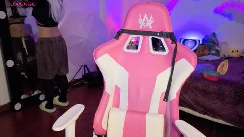 Snapshot of violetqs chatting on 12.02.25 online show from 12.02.25