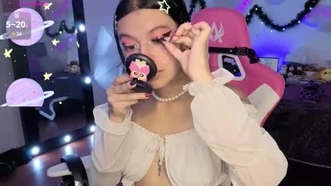 Snapshot of violetqs chatting on 12.14.25 online show from 12.14.25