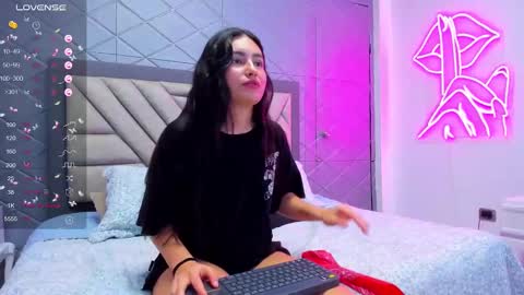 Violet Rousse online show from 01.31.25