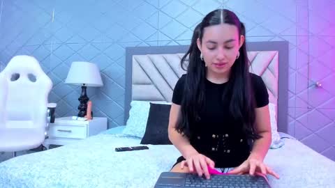 Violet Rousse online show from 02.03.25