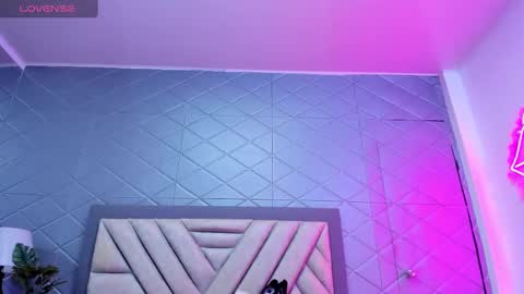 Violet Rousse online show from 02.18.25