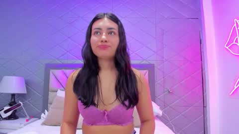 Violet Rousse online show from 12.03.25